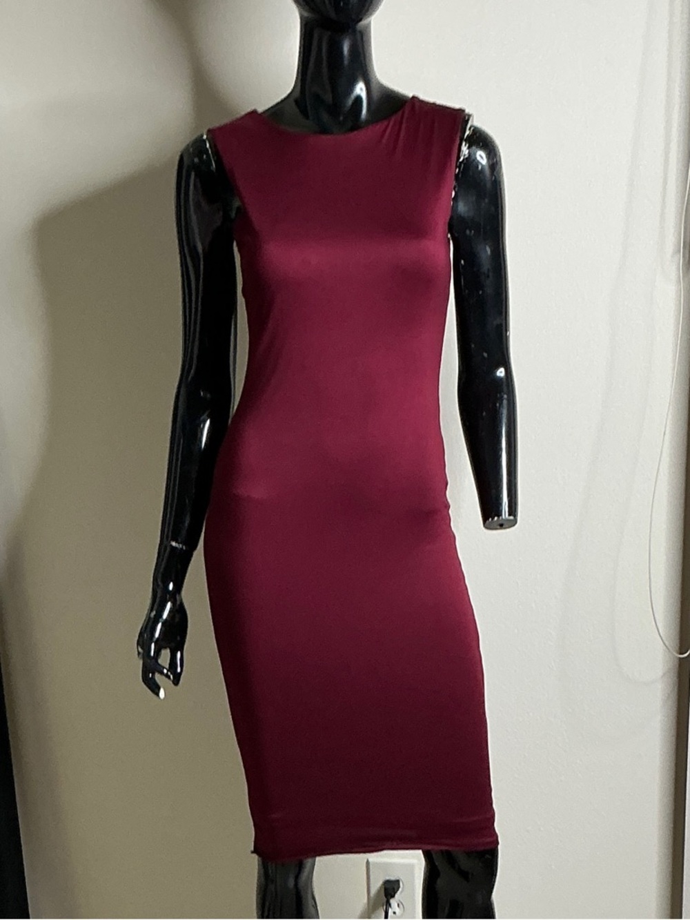 Sleeveless Bodycon Dress in Burgundy - Classic Midi